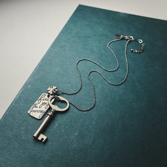 Origami Owl Find Joy in the Journey Quote Key Clover Silver Charm Chain Necklace - Picture 9 of 12